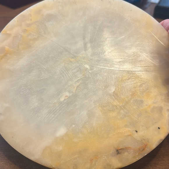 Vintage onyx ash tray 8” wide and 1” tall with 4 slots for cigarettes. - Picture 5 of 6